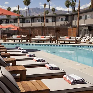 V 4*, Palm Springs United States